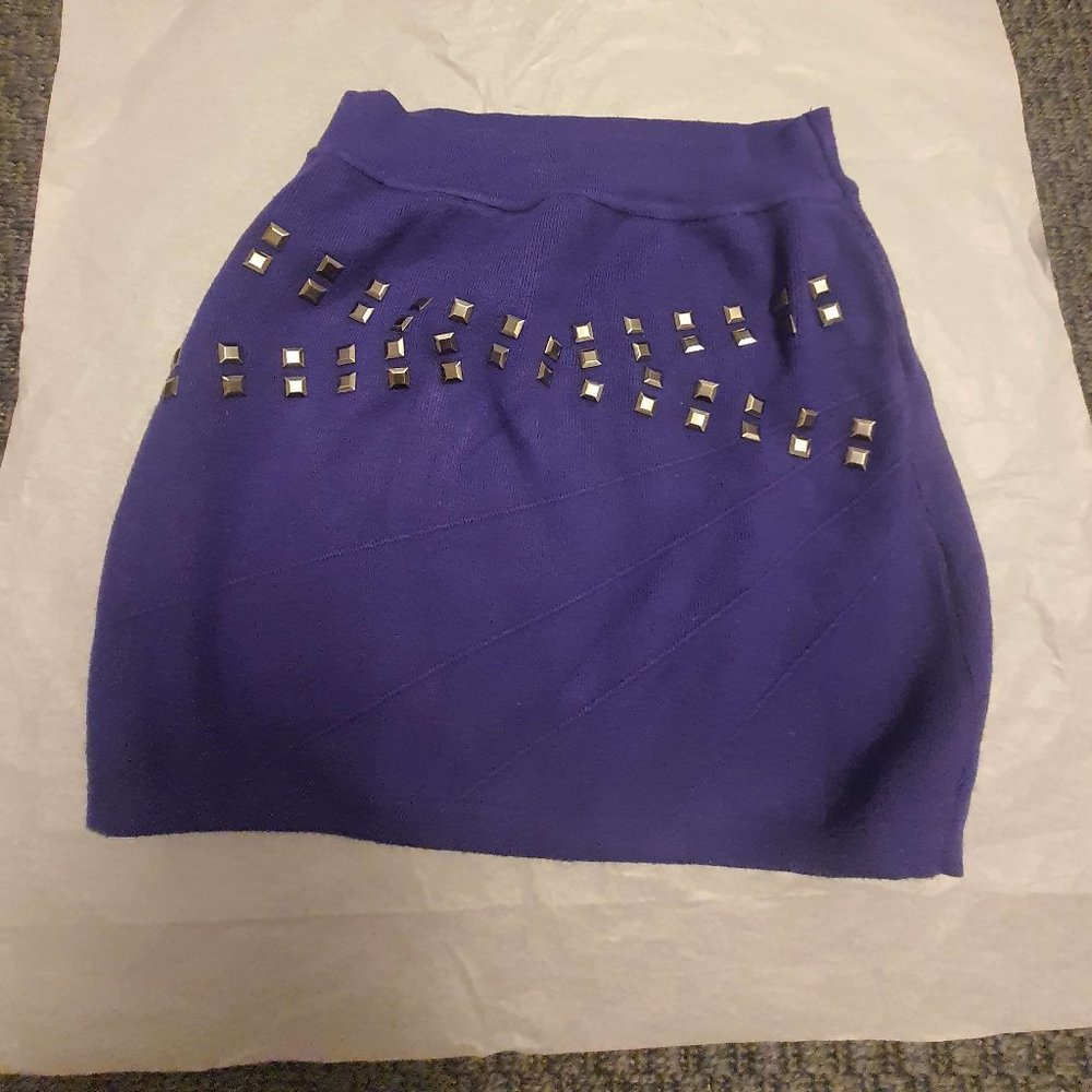 Stud Style Mini Skirt Brand BeBe Size Medium In Excellent Condition